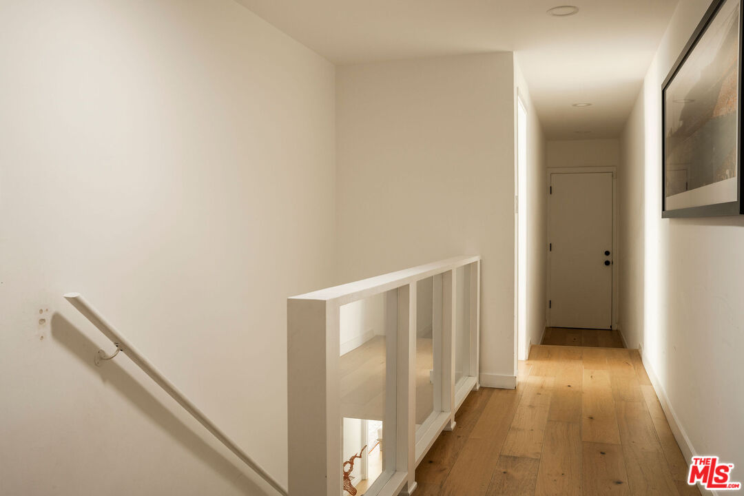 2410 E Nichols Canyon Rd