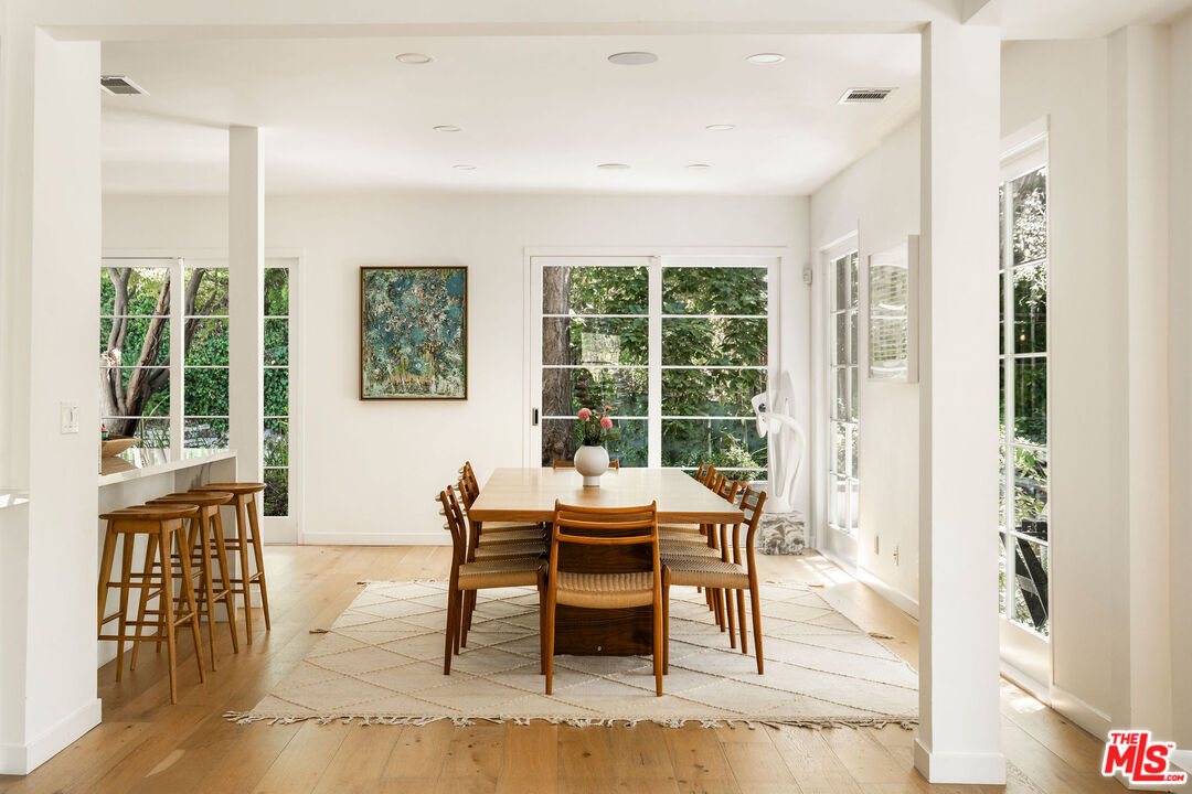 2410 E Nichols Canyon Rd