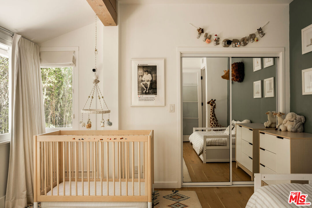 2410 E Nichols Canyon Rd