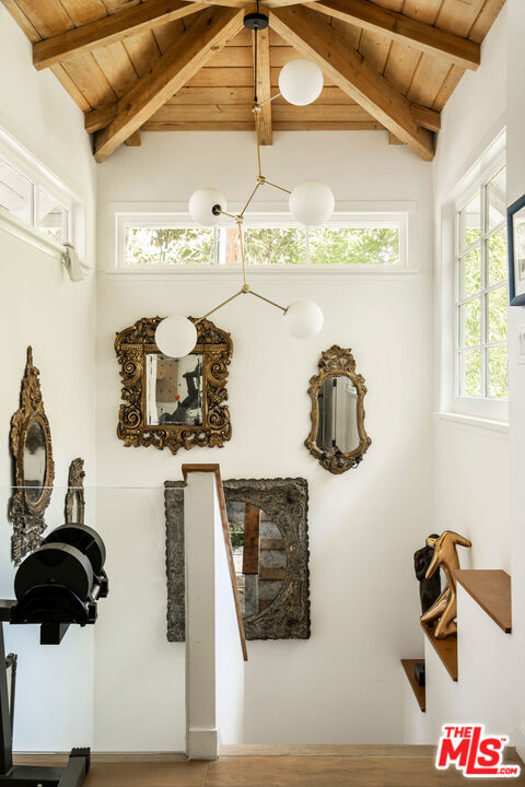 2410 E Nichols Canyon Rd