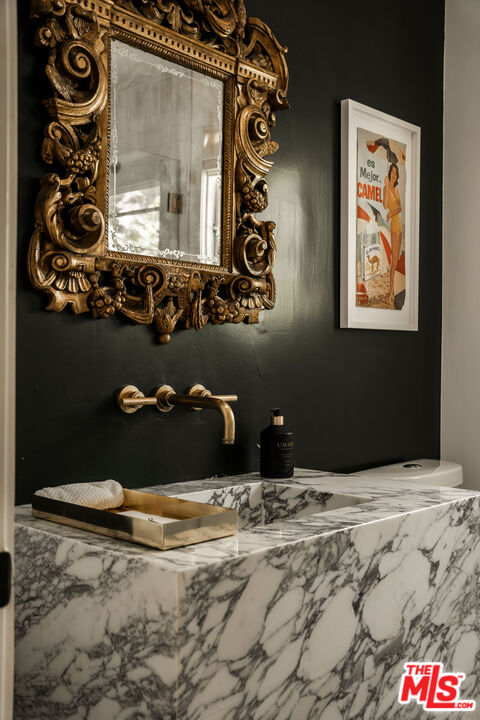 2410 E Nichols Canyon Rd