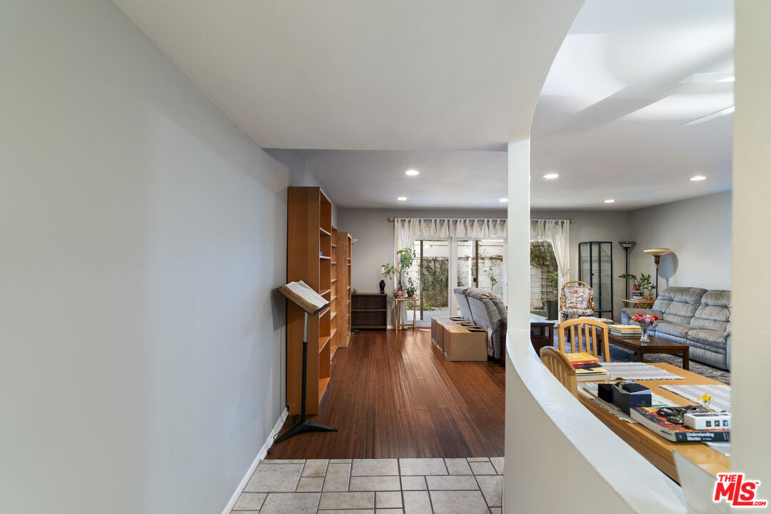 4445 Cartwright Ave Unit: 111