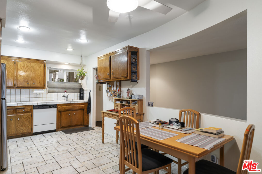 4445 Cartwright Ave Unit: 111
