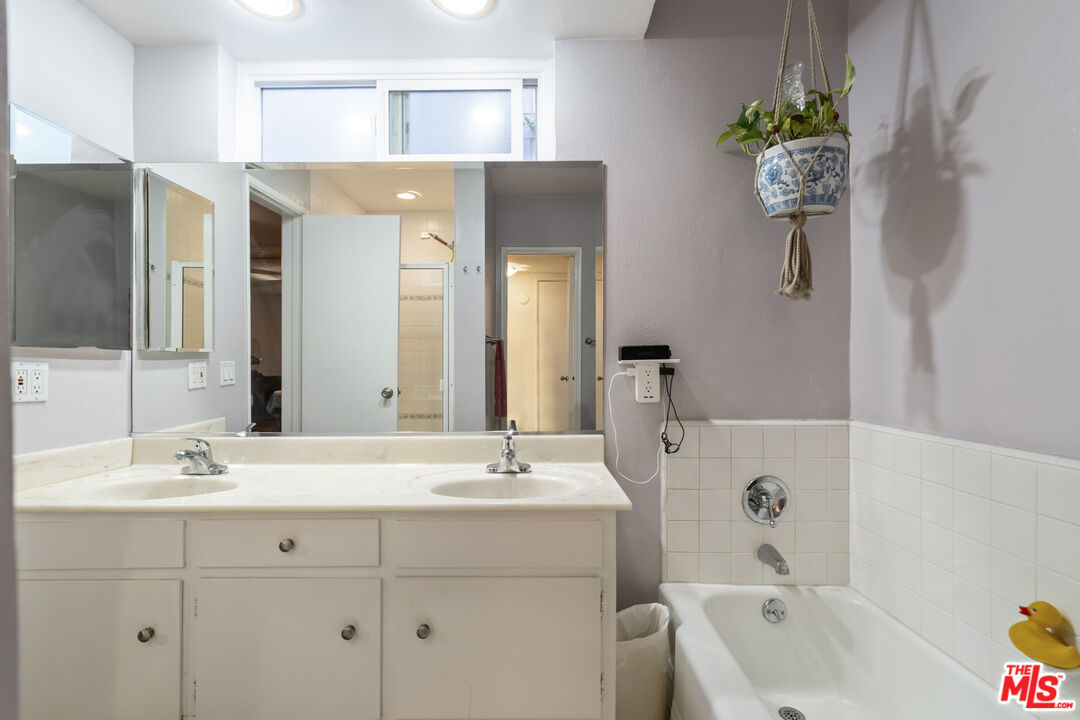 4445 Cartwright Ave Unit: 111