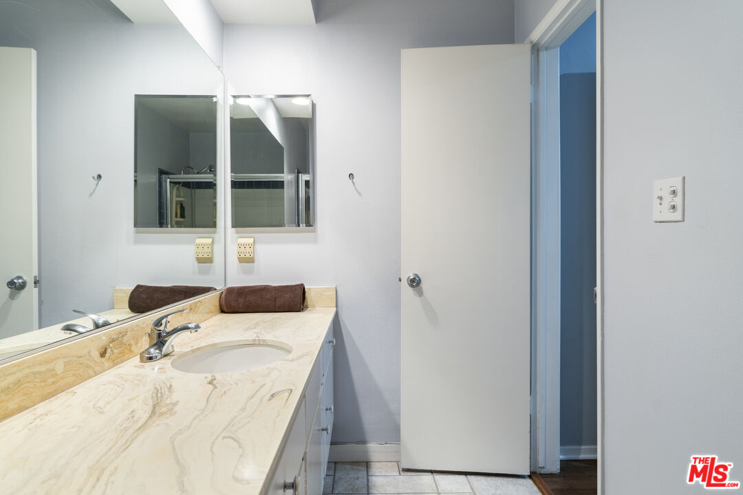 4445 Cartwright Ave Unit: 111