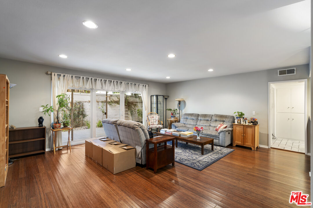 4445 Cartwright Ave Unit: 111