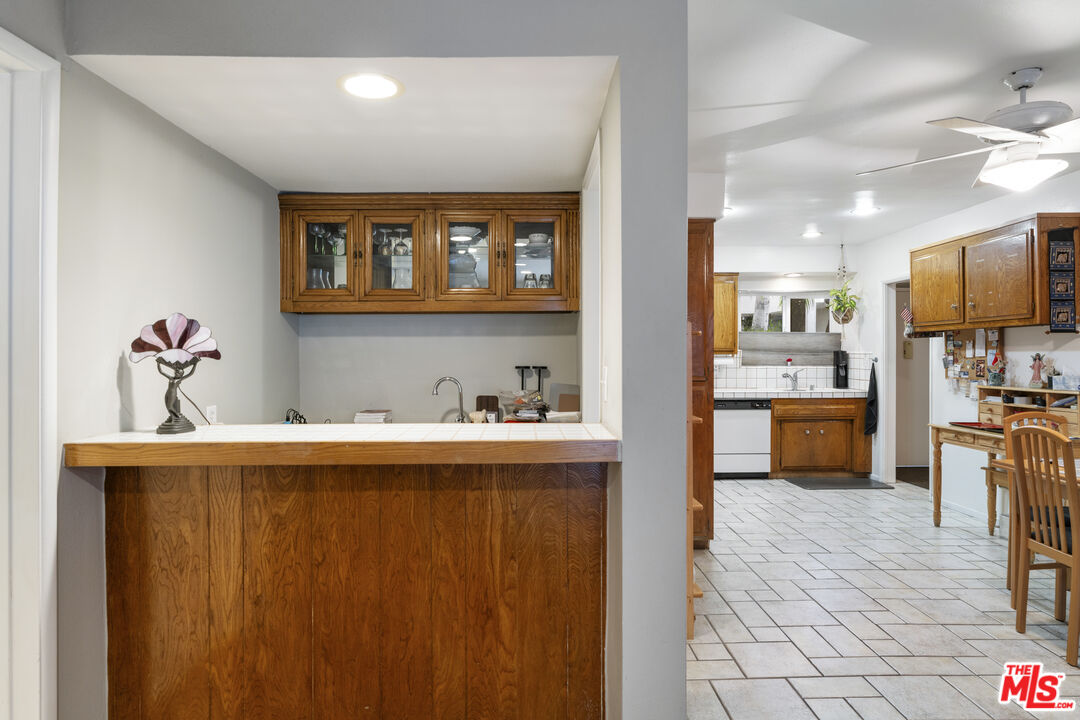 4445 Cartwright Ave Unit: 111