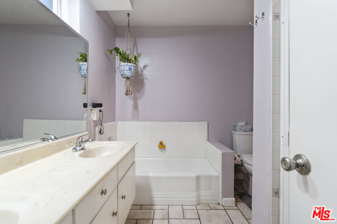 4445 Cartwright Ave Unit: 111