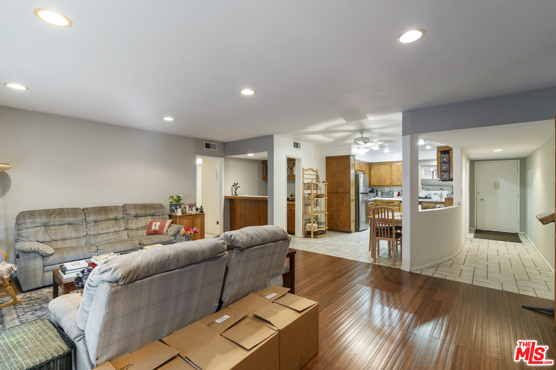 4445 Cartwright Ave Unit: 111
