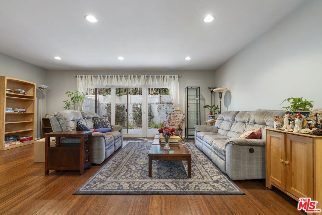 4445 Cartwright Ave Unit: 111