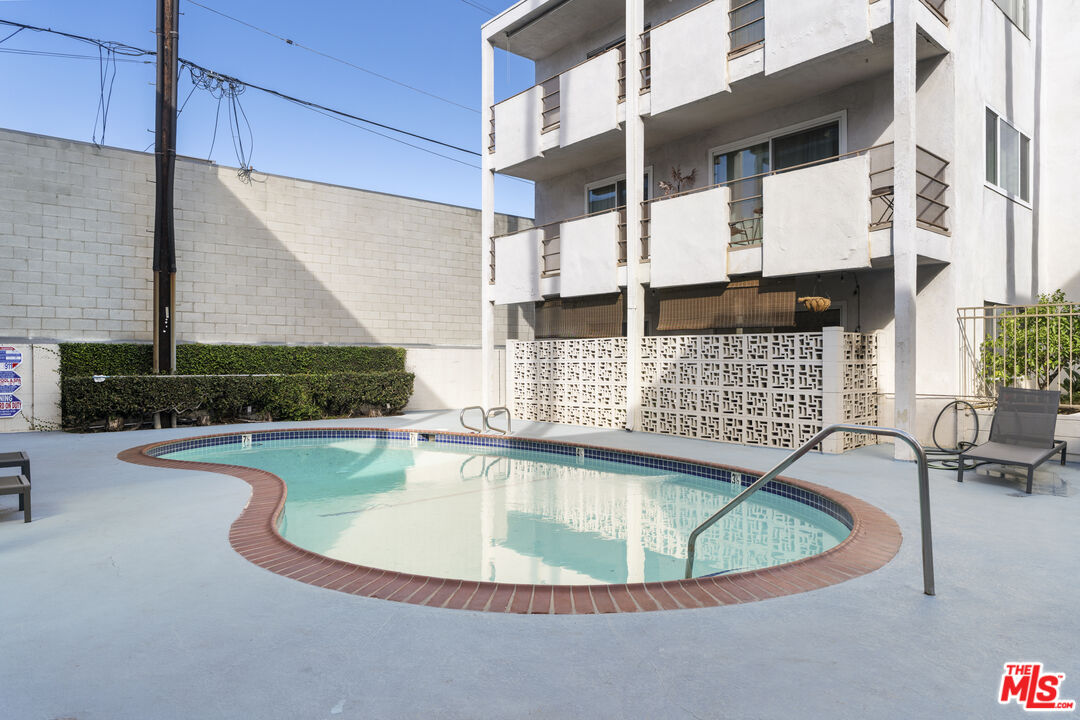4445 Cartwright Ave Unit: 111