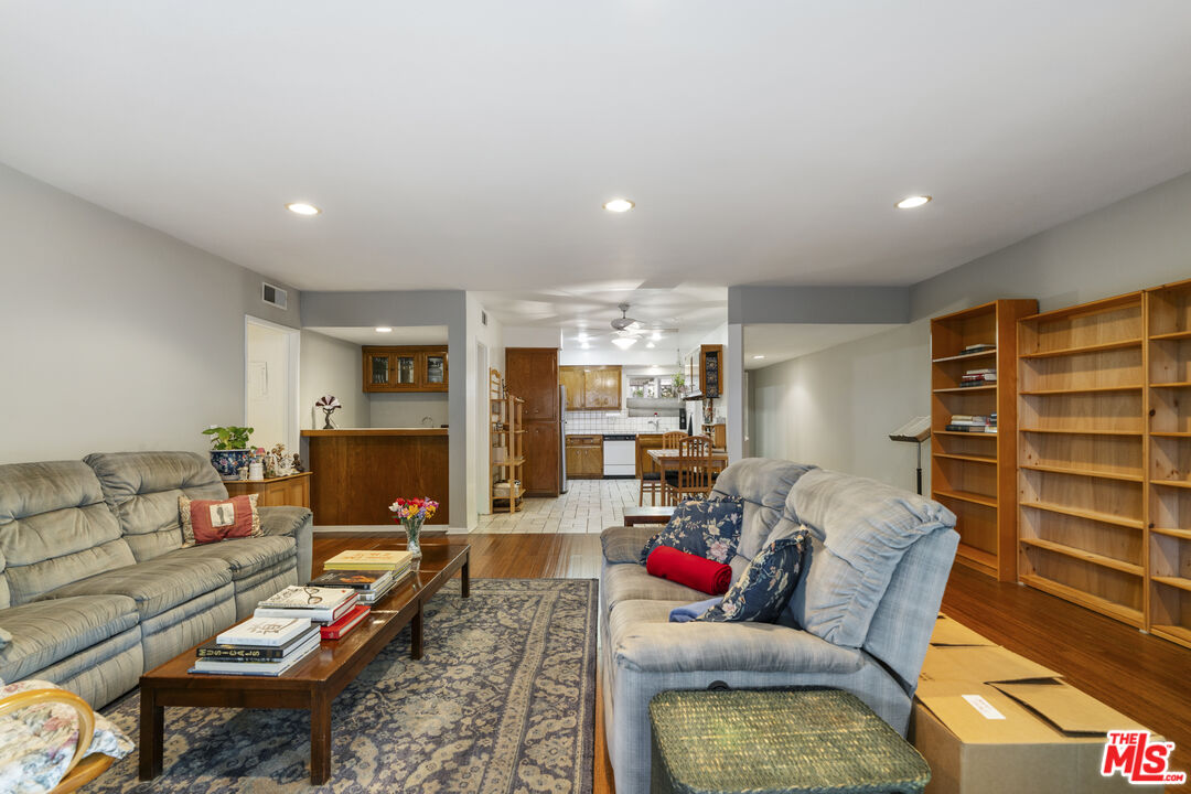 4445 Cartwright Ave Unit: 111