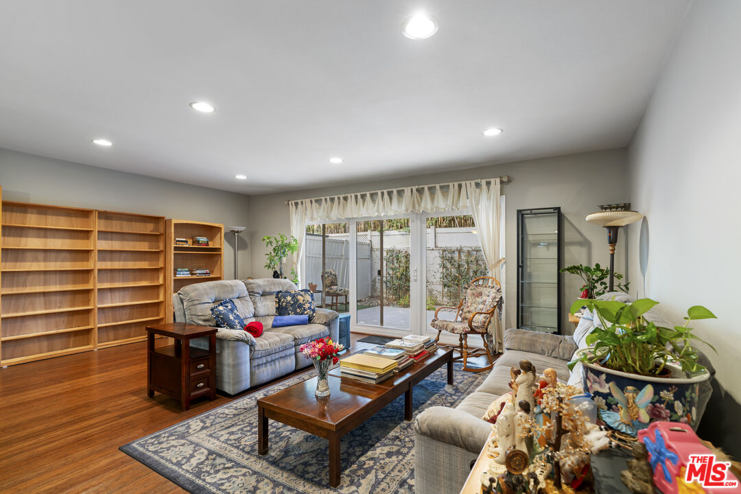 4445 Cartwright Ave Unit: 111