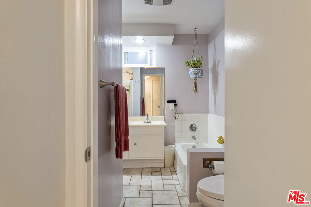 4445 Cartwright Ave Unit: 111