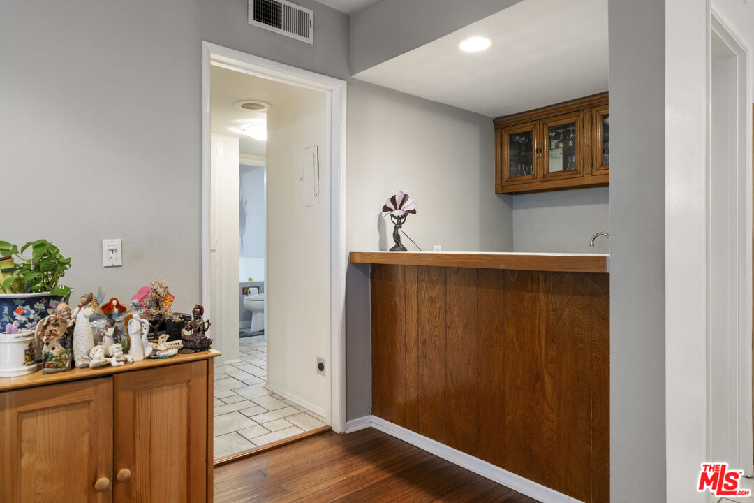4445 Cartwright Ave Unit: 111