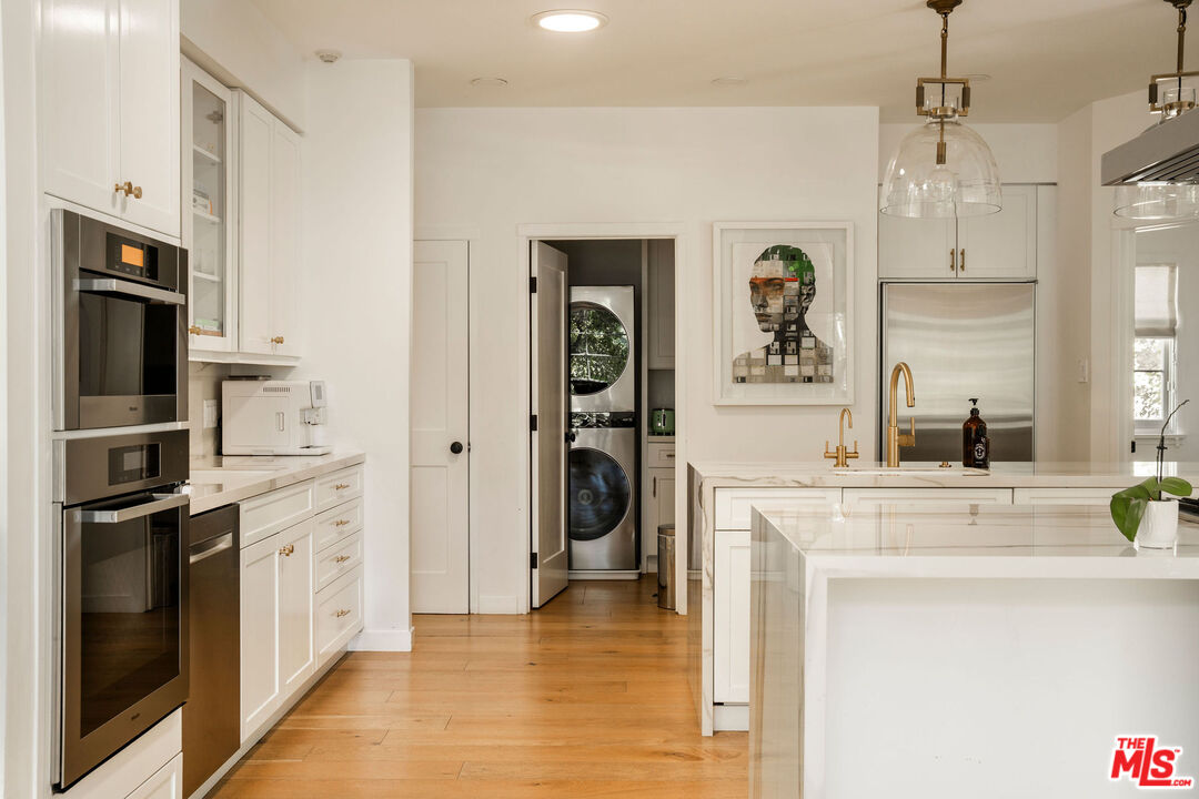 2410 Nichols Canyon Rd