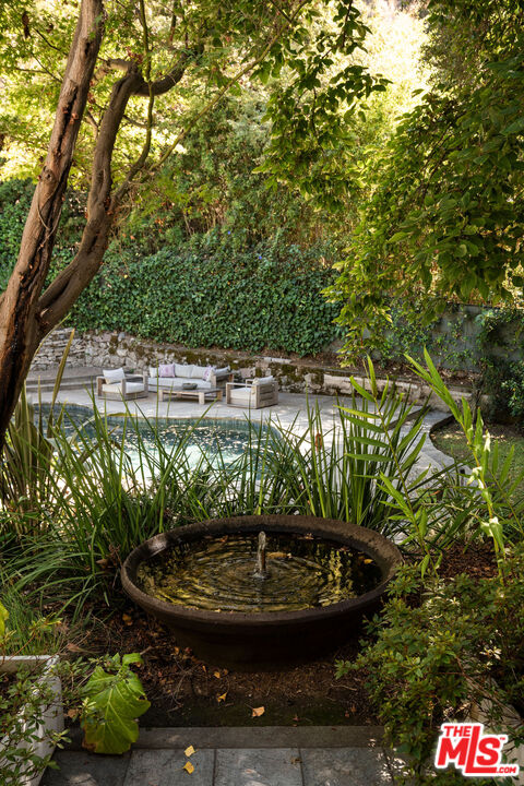 2410 Nichols Canyon Rd