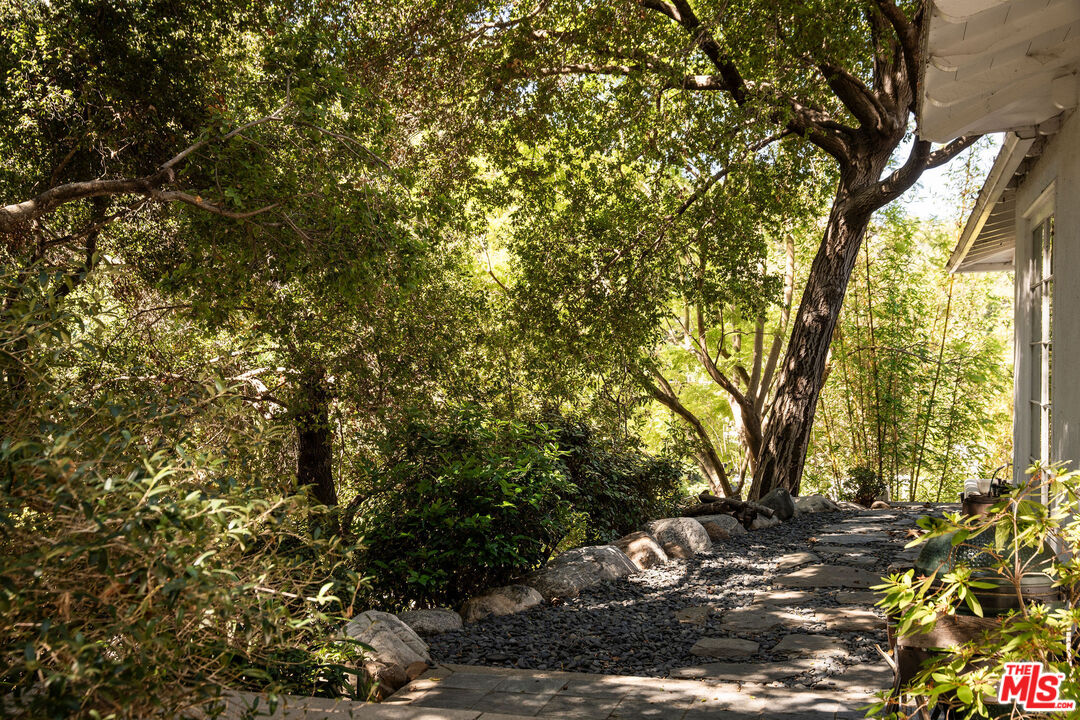 2410 Nichols Canyon Rd