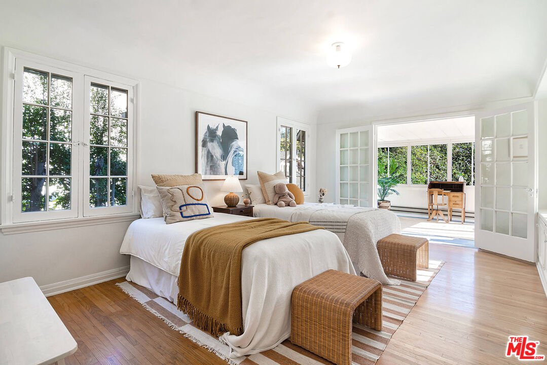 1626 N Orange Grove Ave