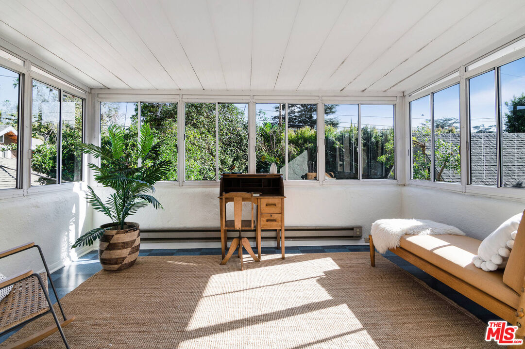 1626 N Orange Grove Ave