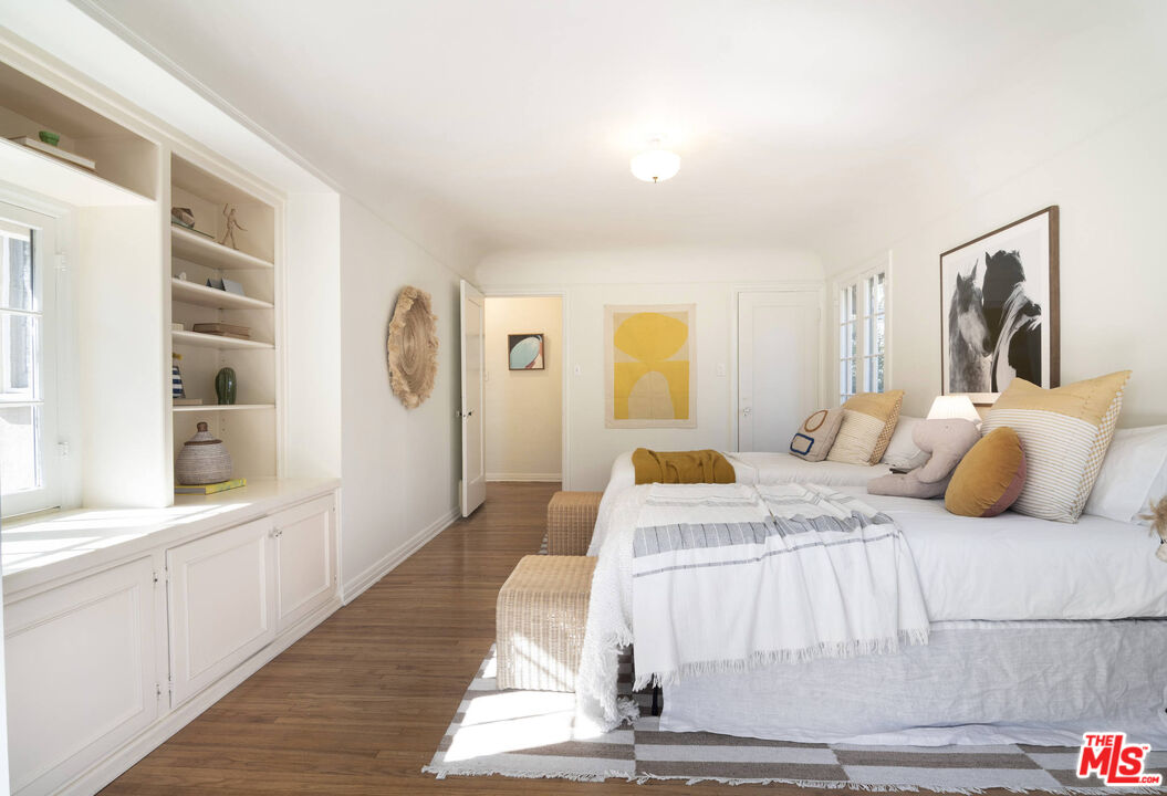 1626 N Orange Grove Ave