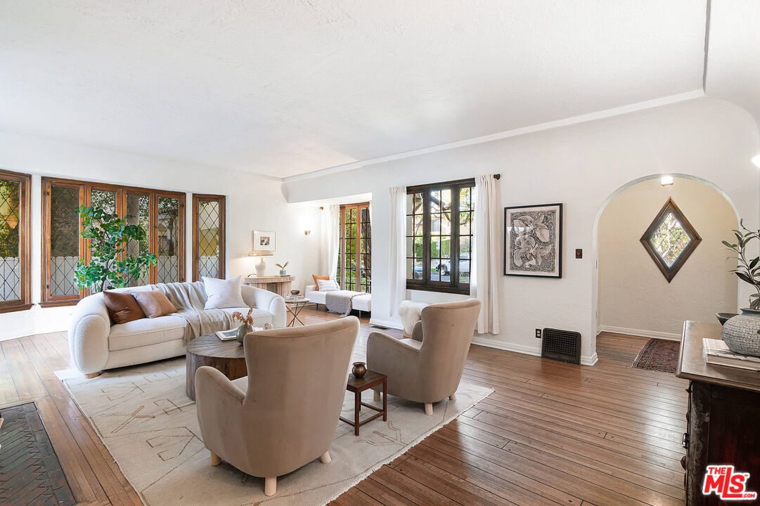 1626 N Orange Grove Ave