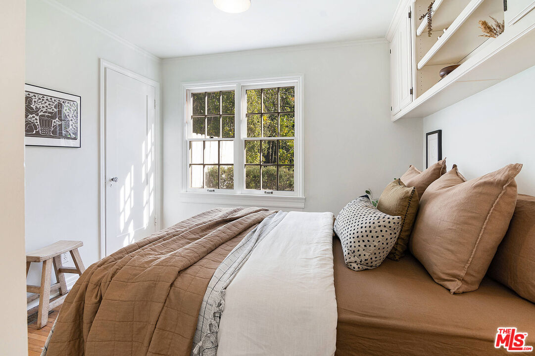 1626 N Orange Grove Ave