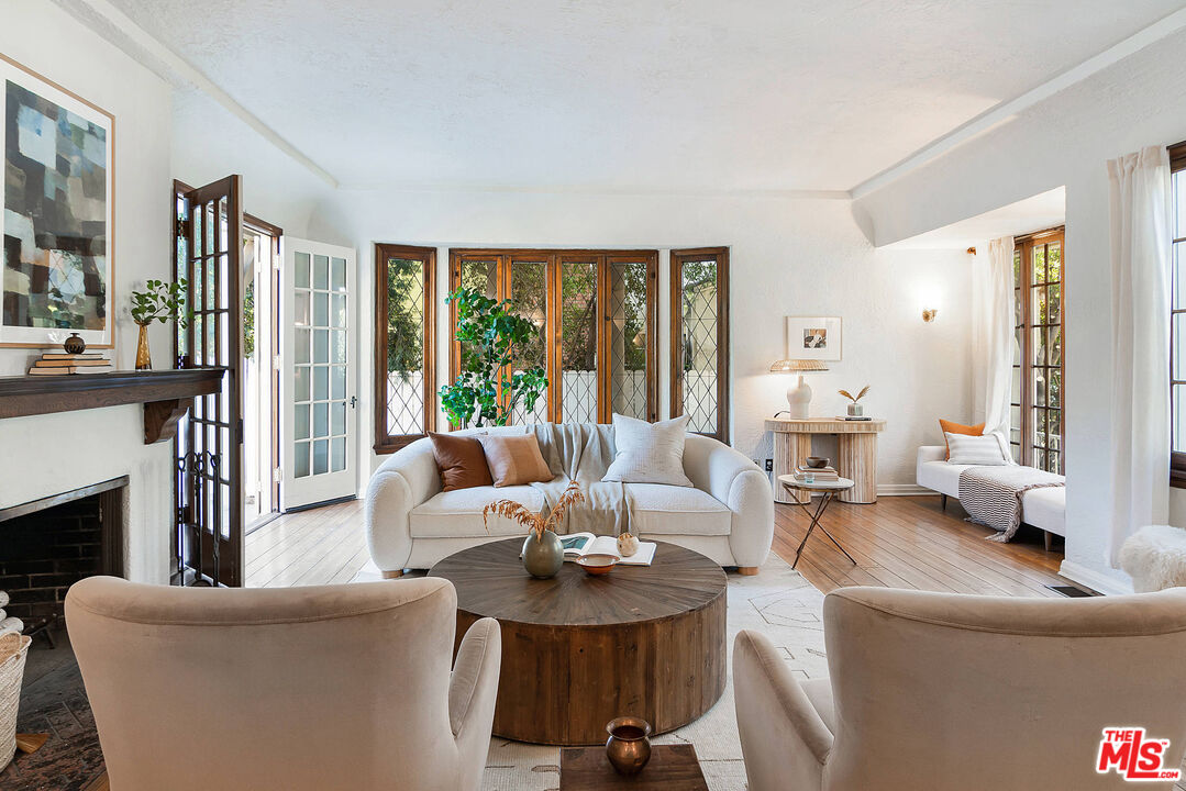 1626 N Orange Grove Ave