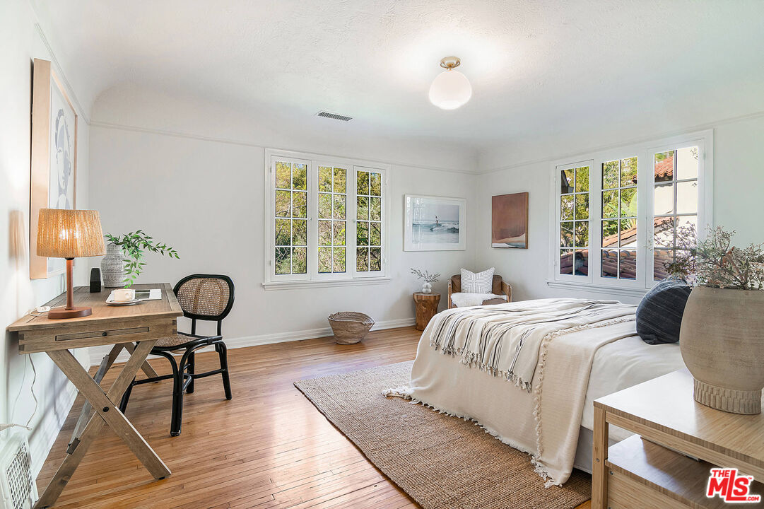 1626 N Orange Grove Ave