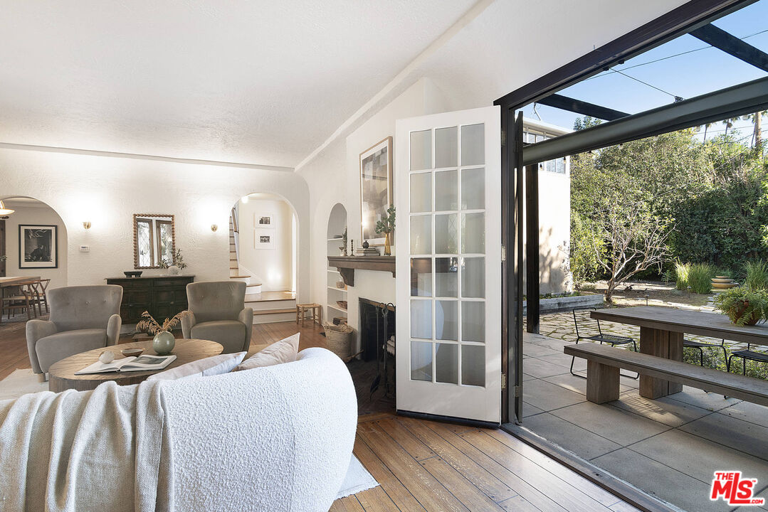 1626 N Orange Grove Ave