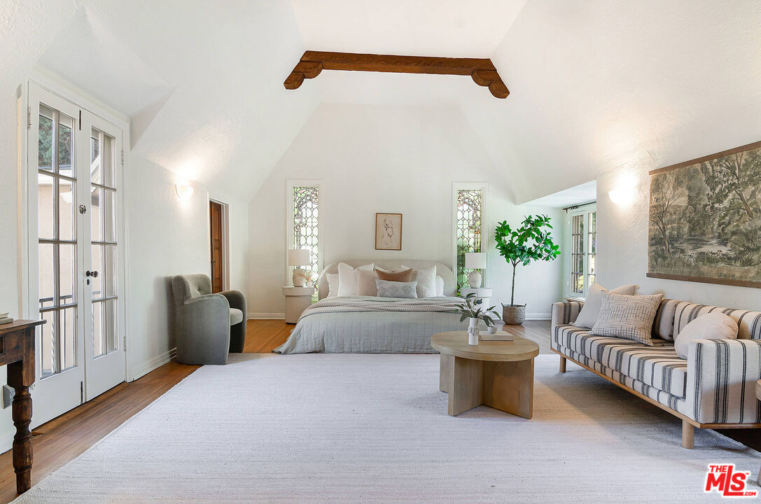 1626 N Orange Grove Ave