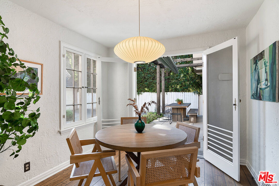 1626 N Orange Grove Ave