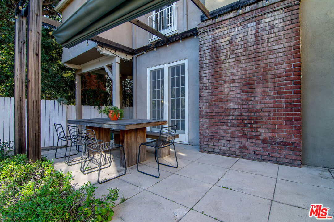 1626 N Orange Grove Ave