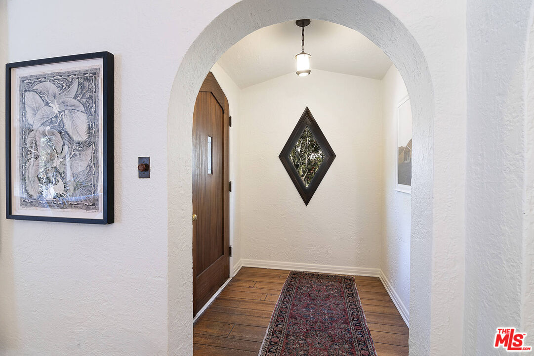 1626 N Orange Grove Ave