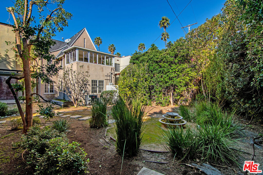 1626 N Orange Grove Ave