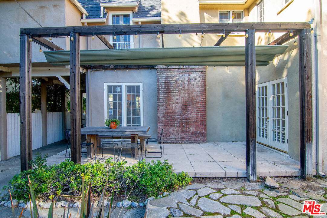 1626 N Orange Grove Ave