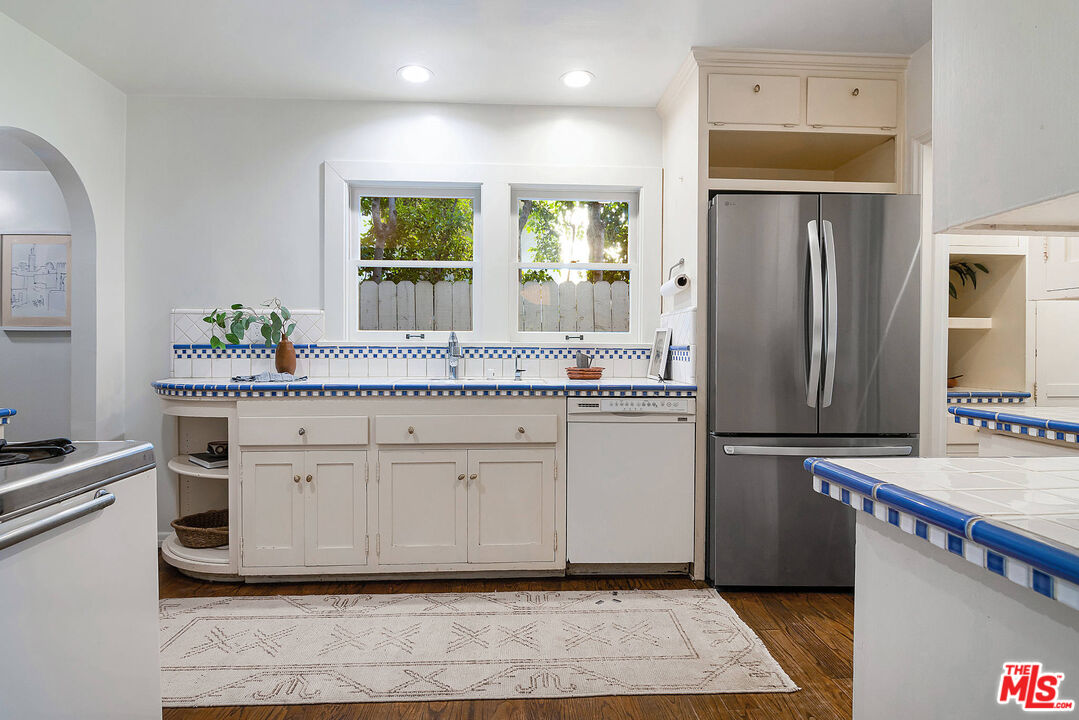 1626 N Orange Grove Ave