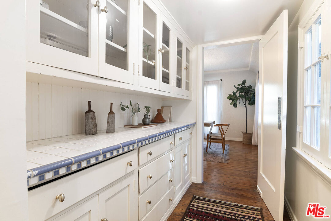 1626 N Orange Grove Ave