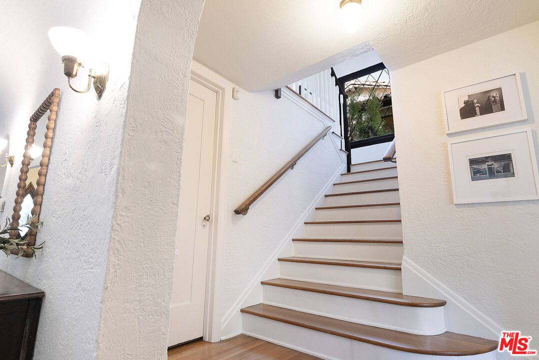 1626 N Orange Grove Ave