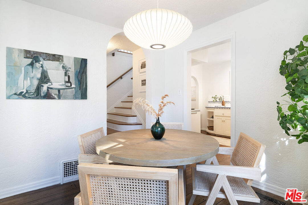 1626 N Orange Grove Ave