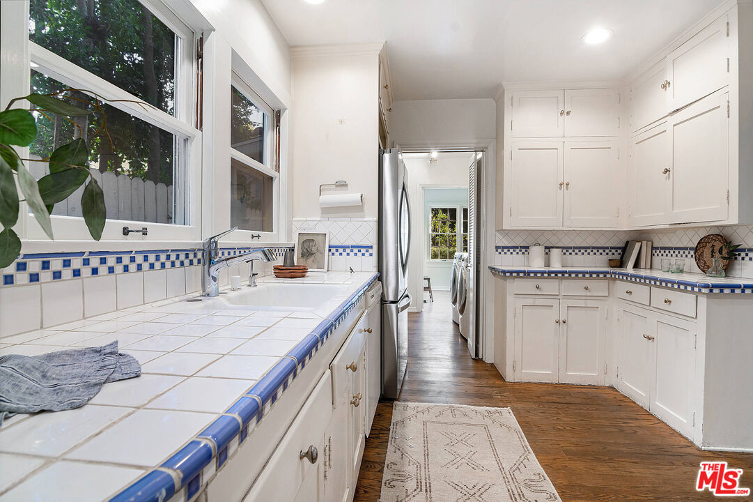 1626 N Orange Grove Ave