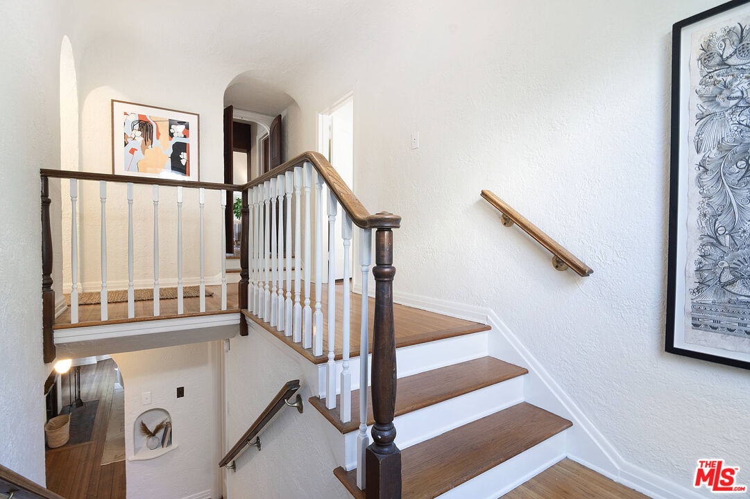 1626 N Orange Grove Ave