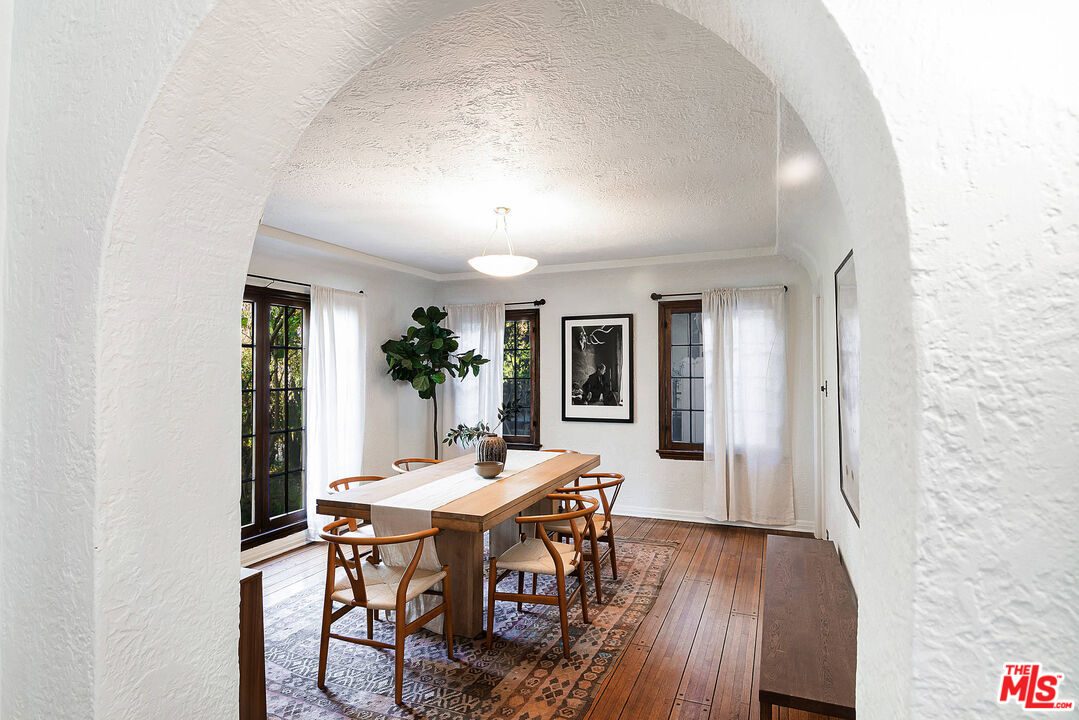 1626 N Orange Grove Ave