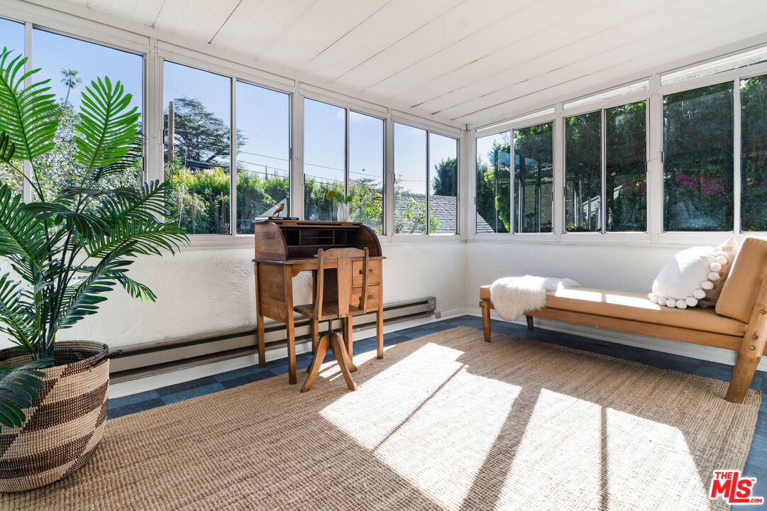 1626 N Orange Grove Ave