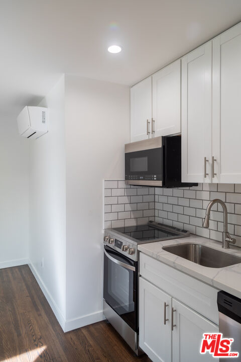 2496 Granville Ave
