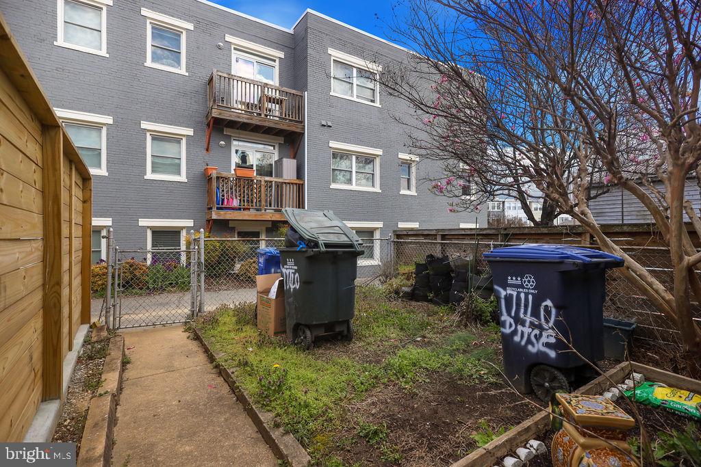 1740 D St SE