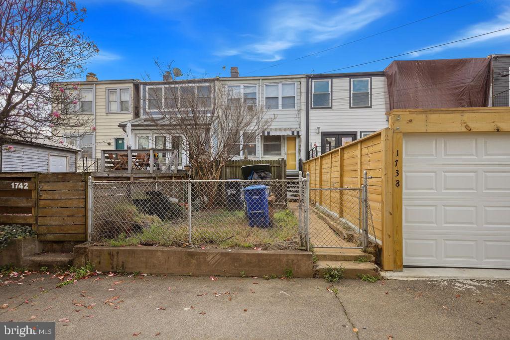 1740 D St SE