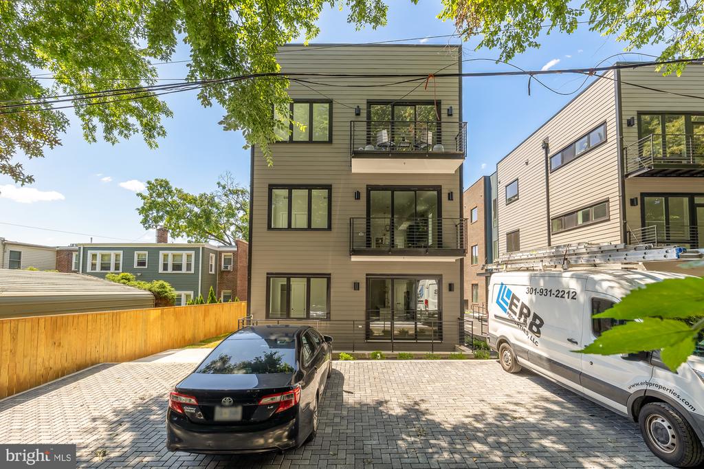 828 Taylor St NE #4