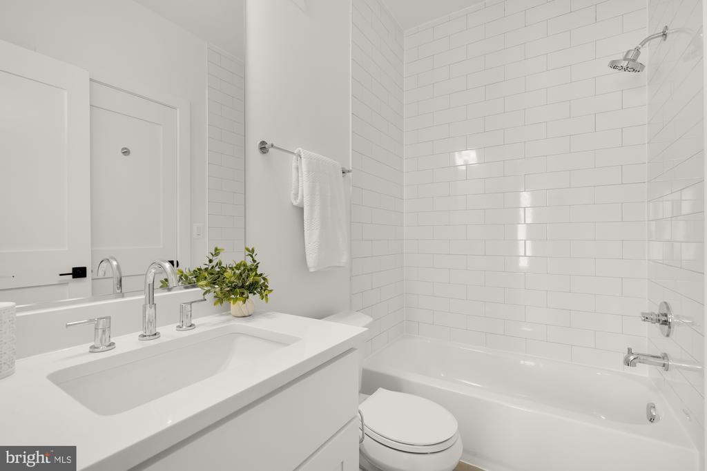 828 Taylor St NE #4