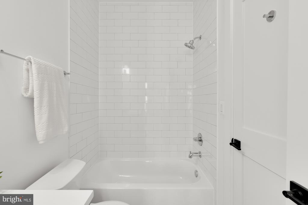 828 Taylor St NE #4